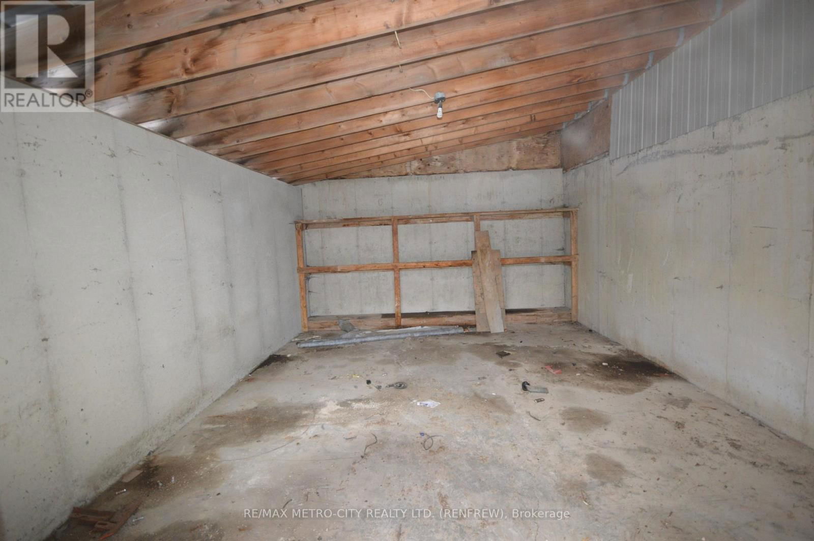 997 GILLAN ROAD Image 14