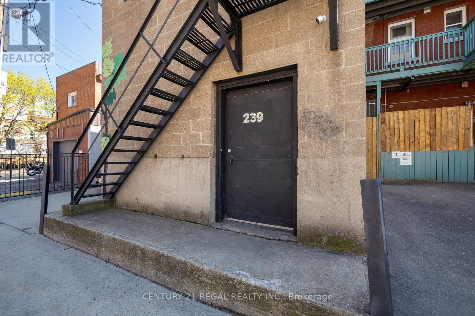 239 KING STREET E Image 32