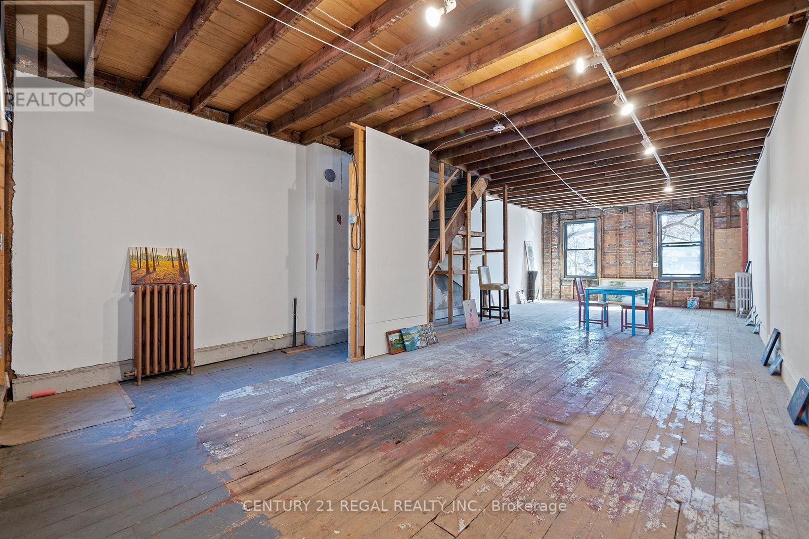 239 KING STREET E Image 9