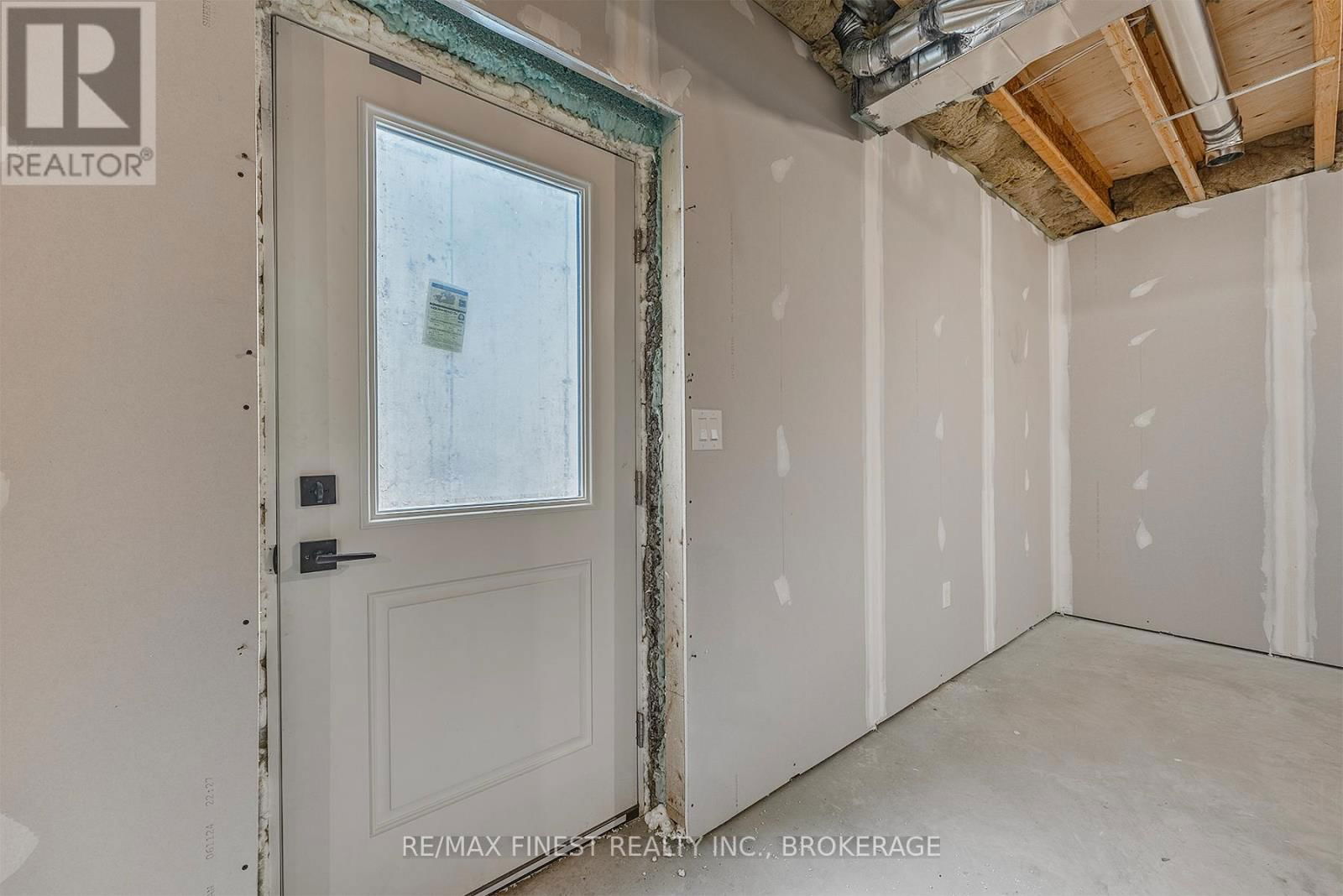 161 CREIGHTON DRIVE Image 32