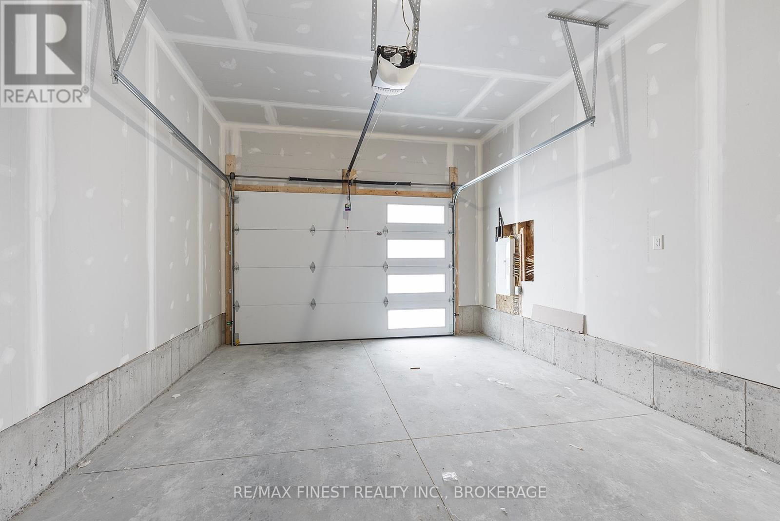 161 CREIGHTON DRIVE Image 33
