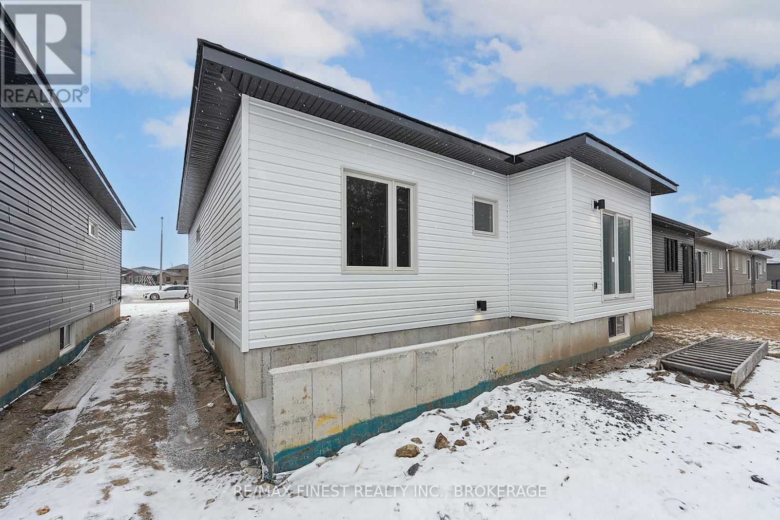 161 CREIGHTON DRIVE Image 35