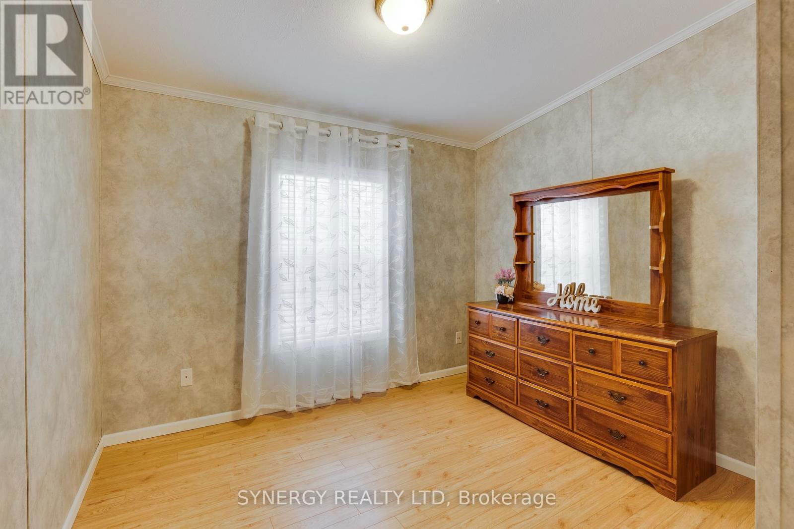 461 RICHARD CRESCENT Image 12