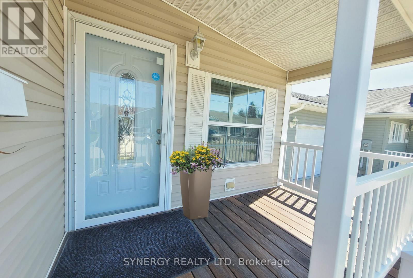 461 RICHARD CRESCENT Image 3