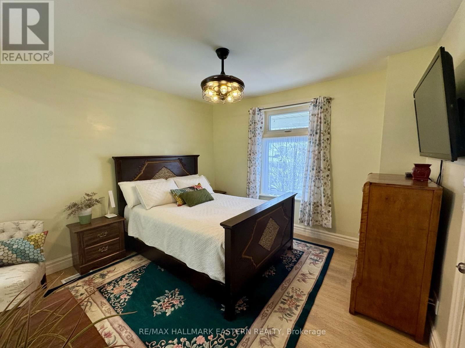 2464 QUEEN MARY STREET Image 10