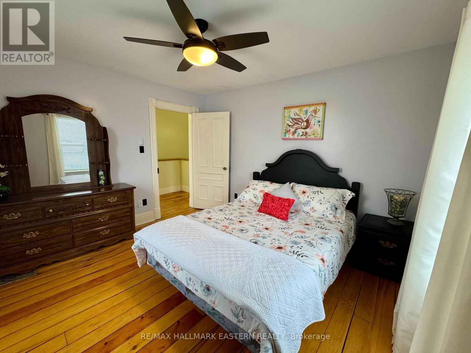 2464 QUEEN MARY STREET Image 15