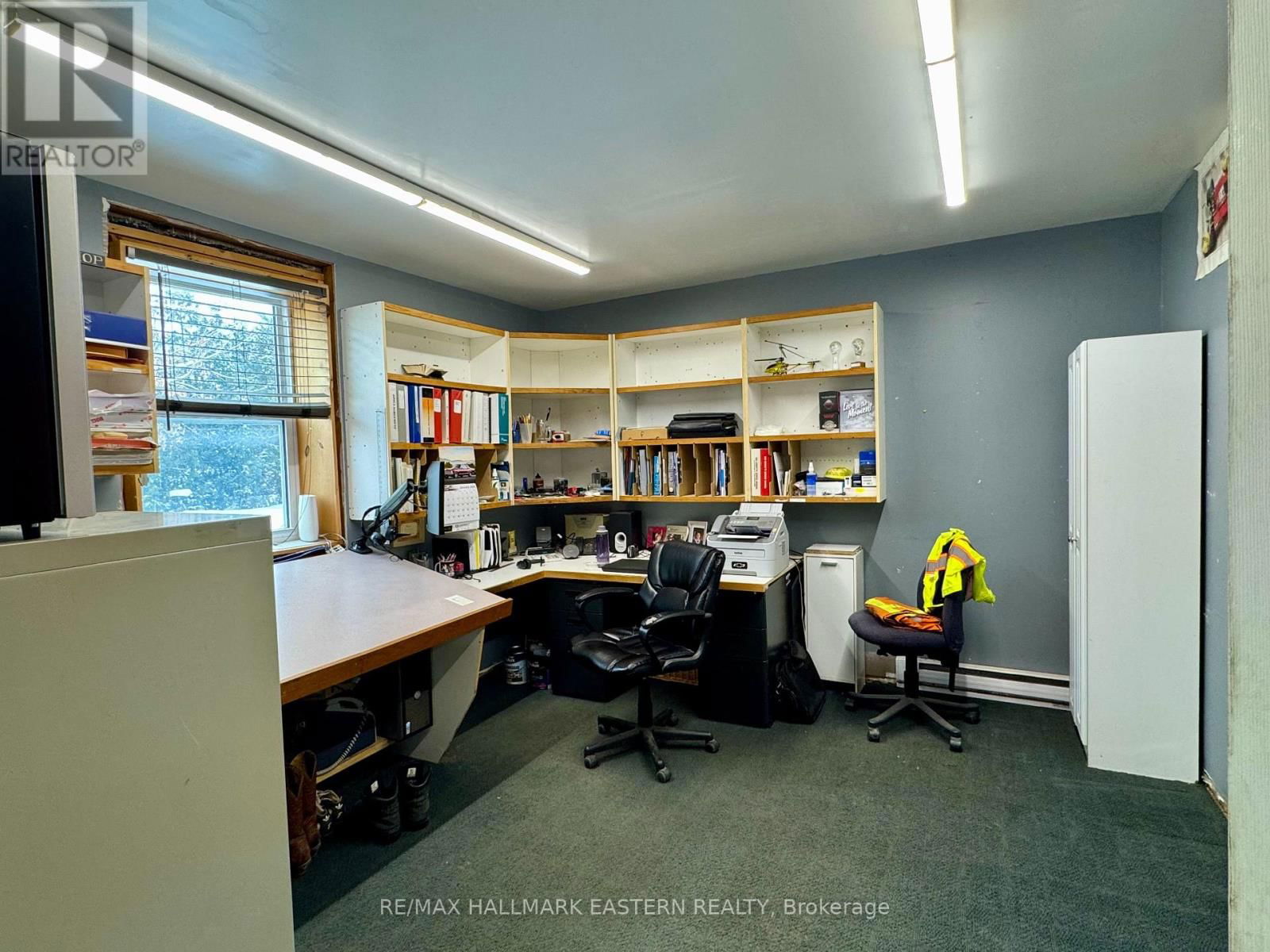 2464 QUEEN MARY STREET Image 21