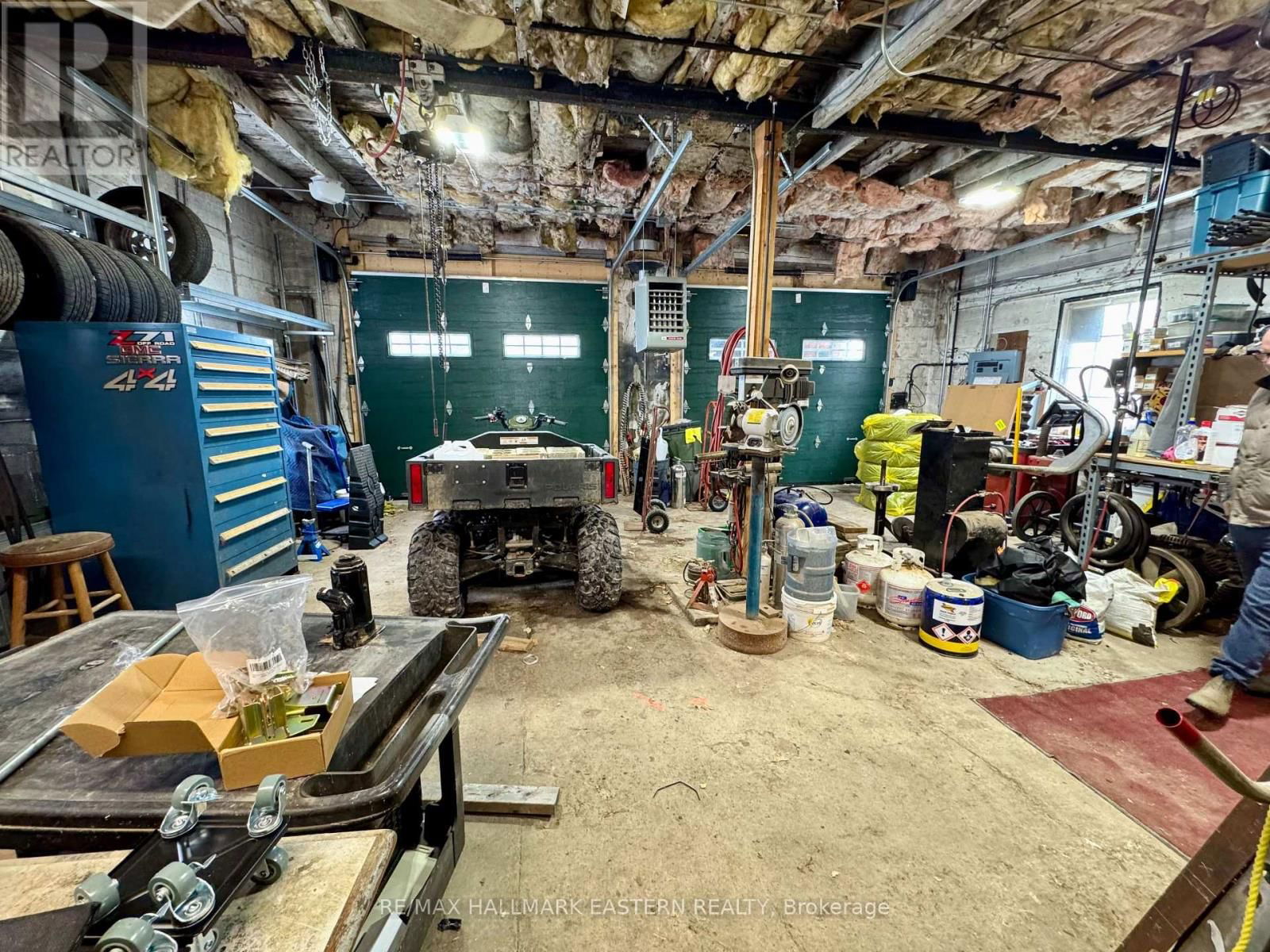 2464 QUEEN MARY STREET Image 22