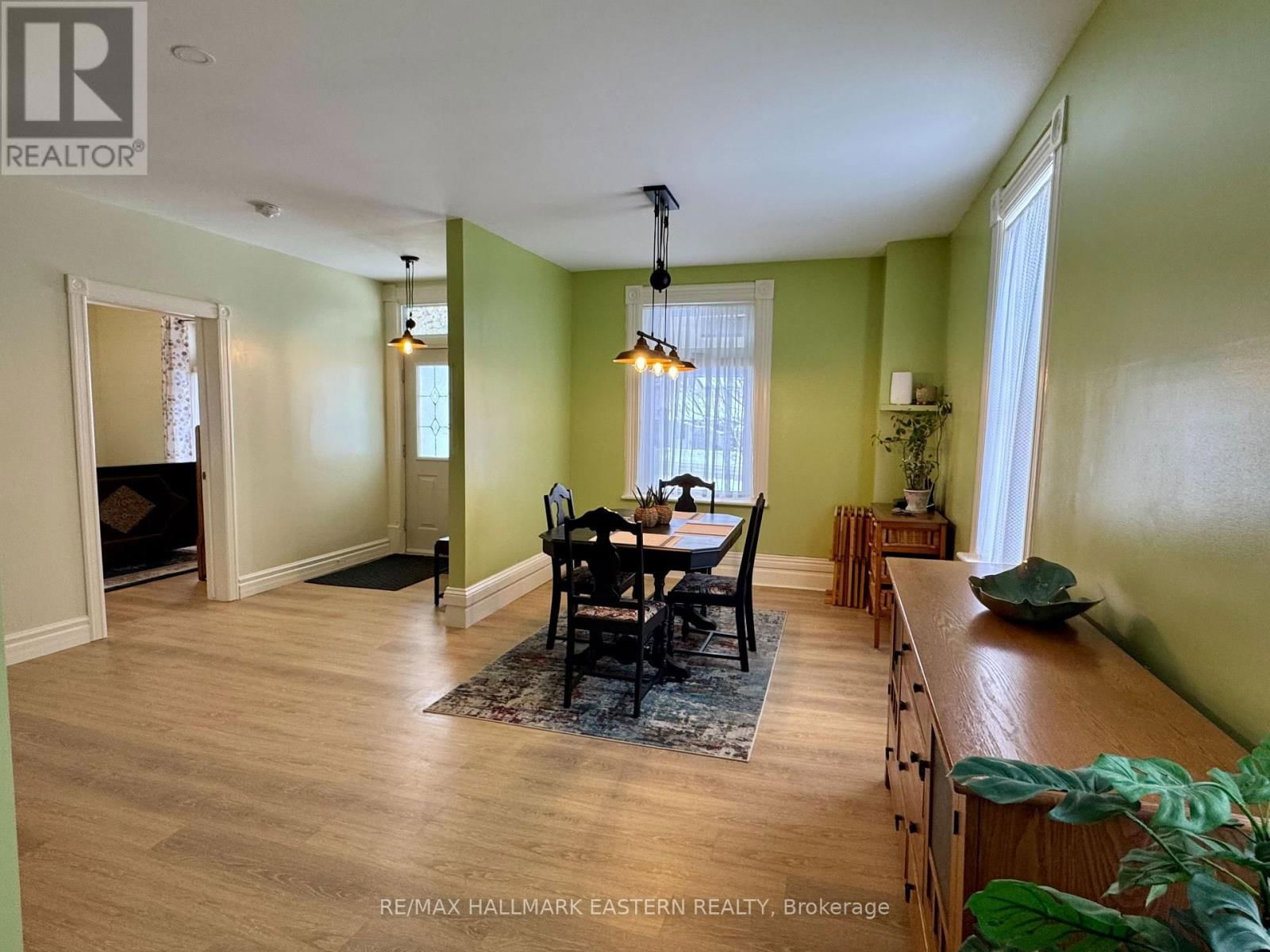 2464 QUEEN MARY STREET Image 4