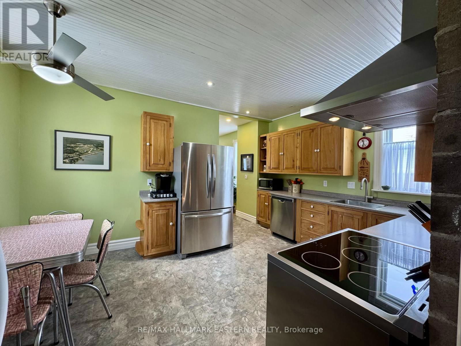 2464 QUEEN MARY STREET Image 7