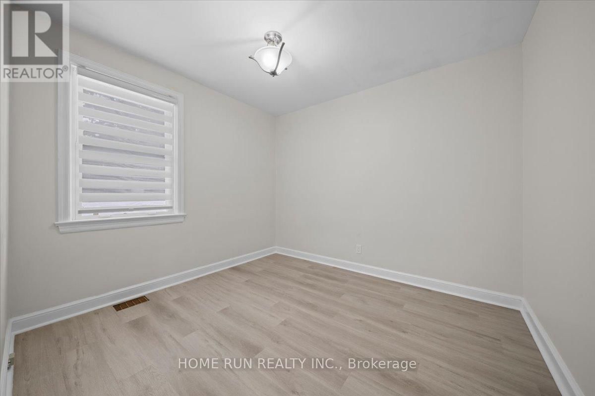 841 IROQUOIS ROAD Image 12
