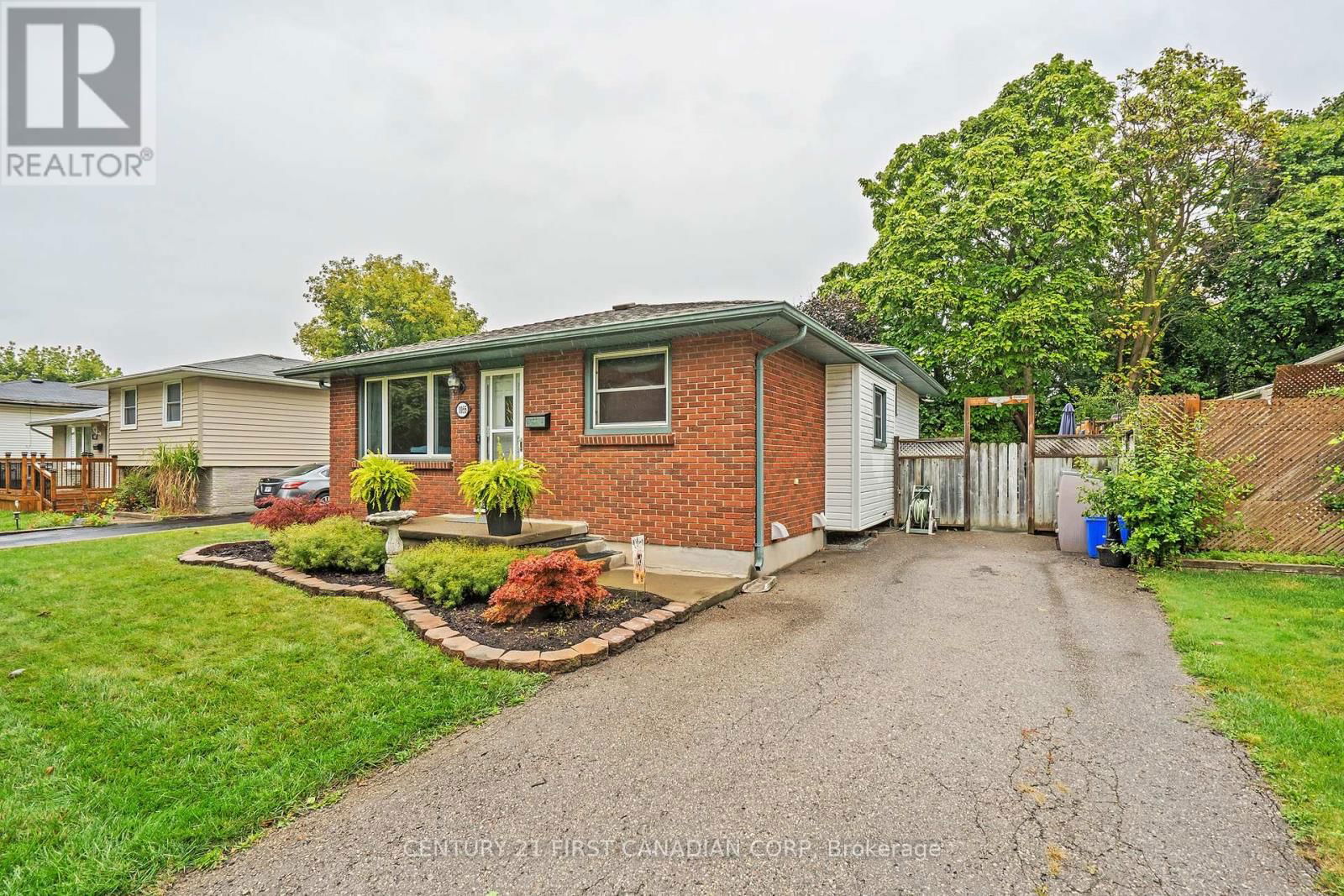 1055 OSGOODE DRIVE Image 1