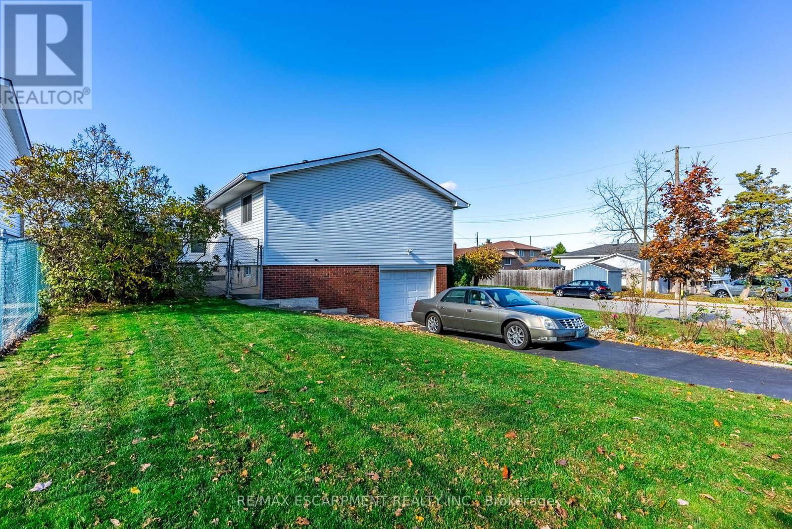 44 CAPILANO DRIVE Image 11