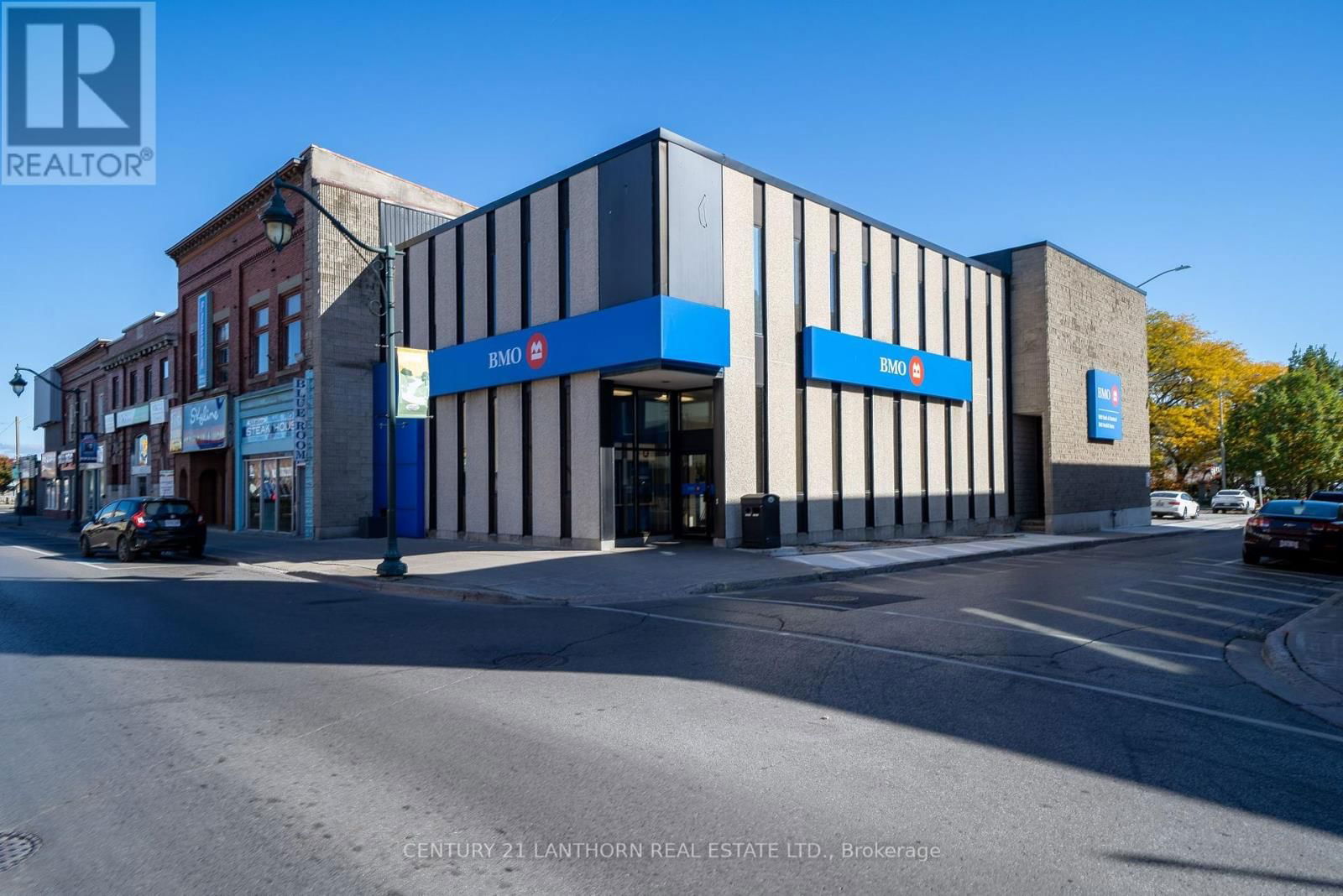 55 DUNDAS STREET W Image 1