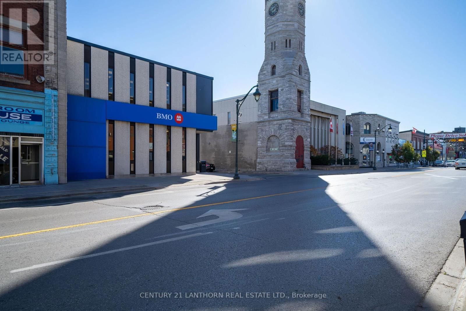 55 DUNDAS STREET W Image 10