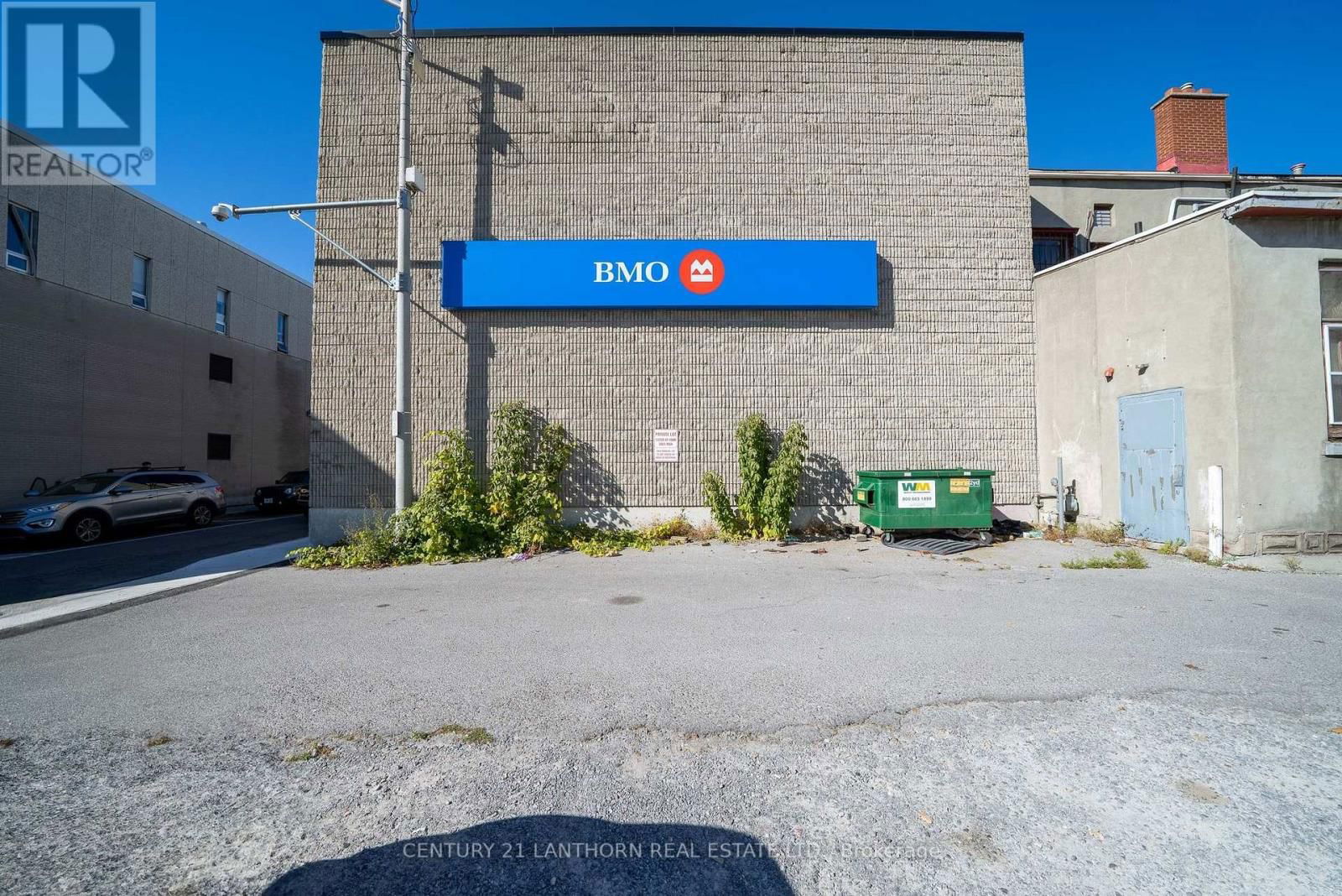 55 DUNDAS STREET W Image 15