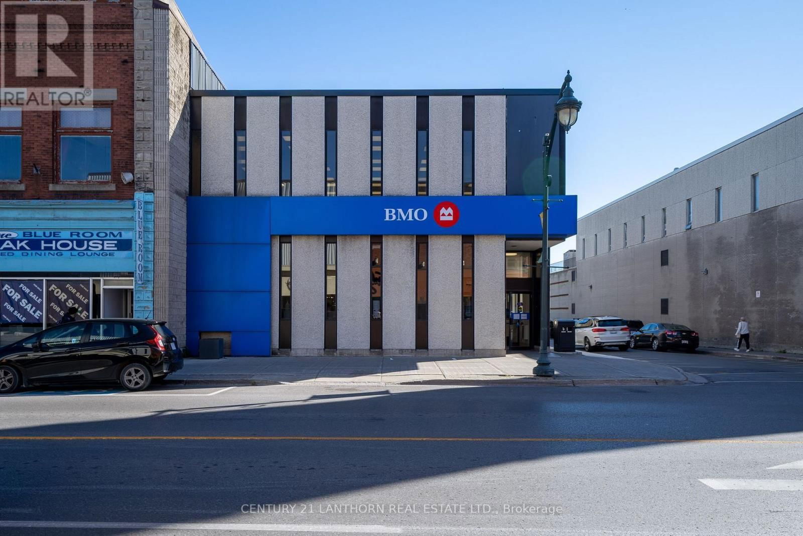 55 DUNDAS STREET W Image 9