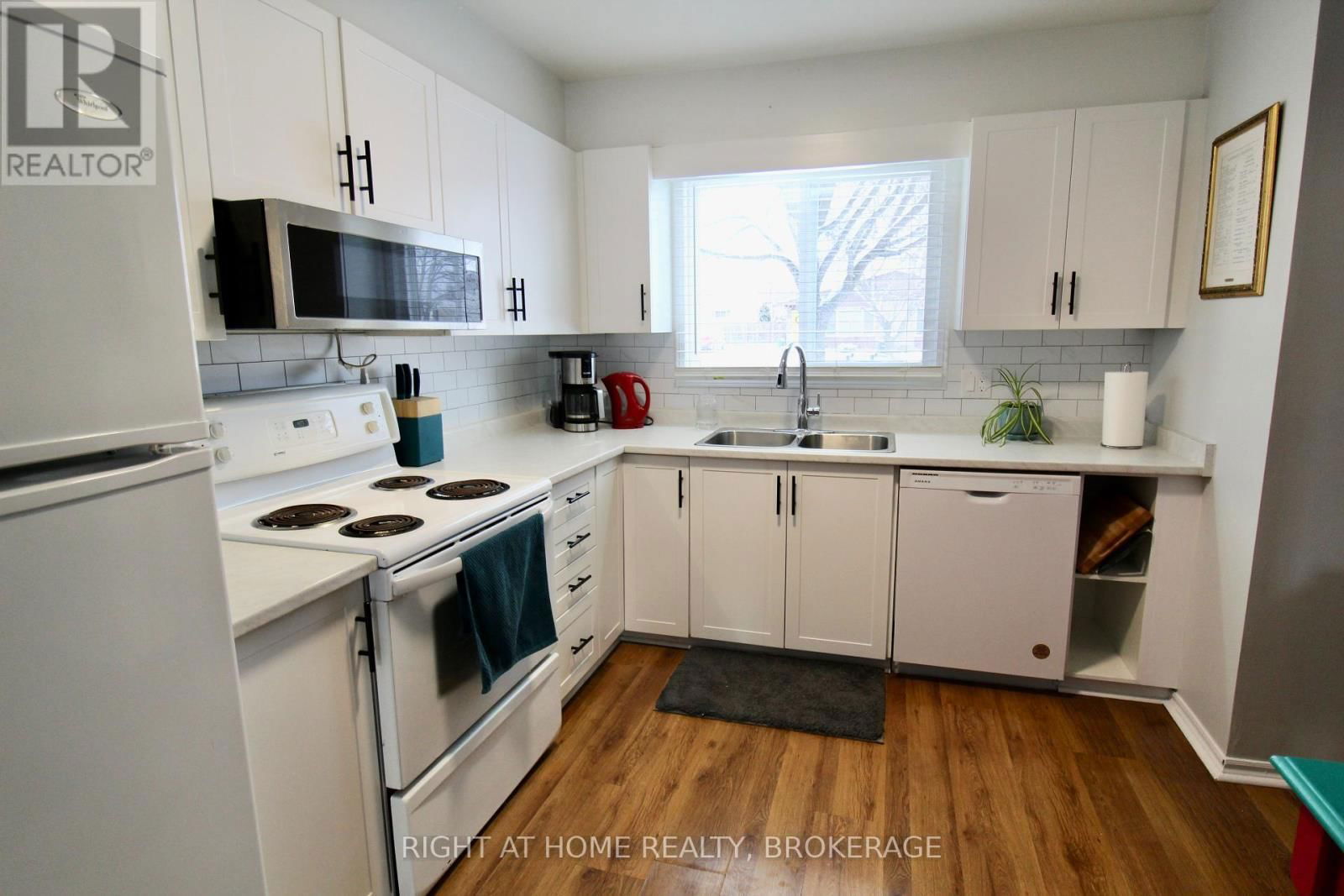 6 - 65 DORCHESTER BOULEVARD Image 2