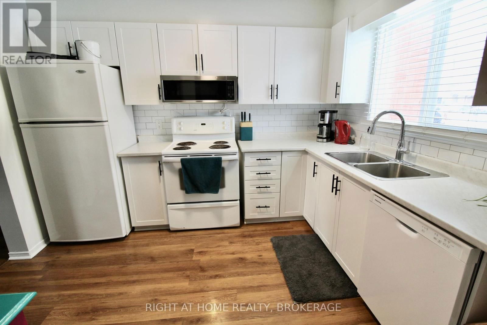 6 - 65 DORCHESTER BOULEVARD Image 3