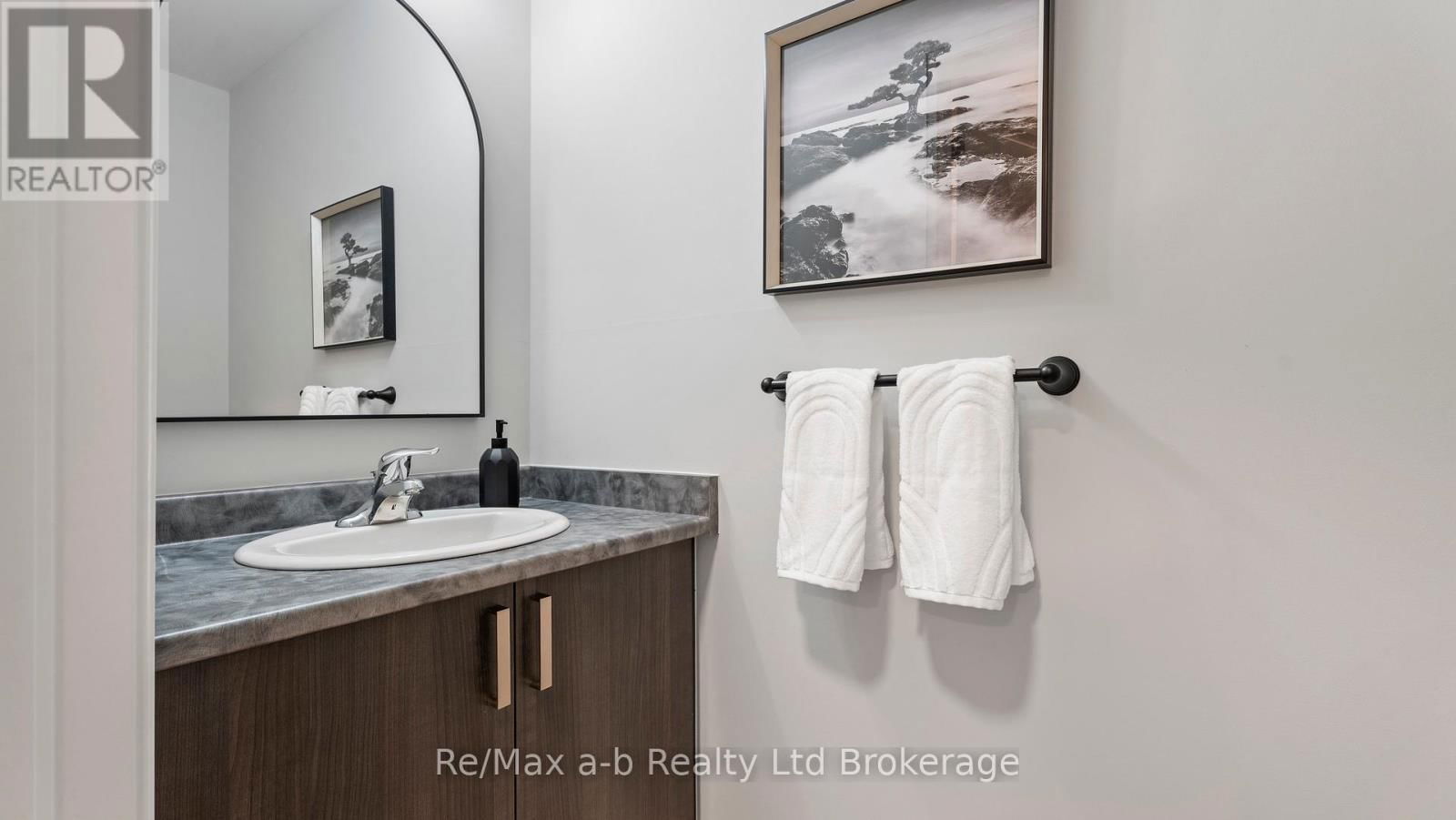 68 CAYLEY STREET Image 14