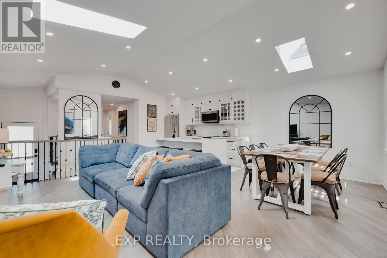 124 BOND STREET NORTH Image 1