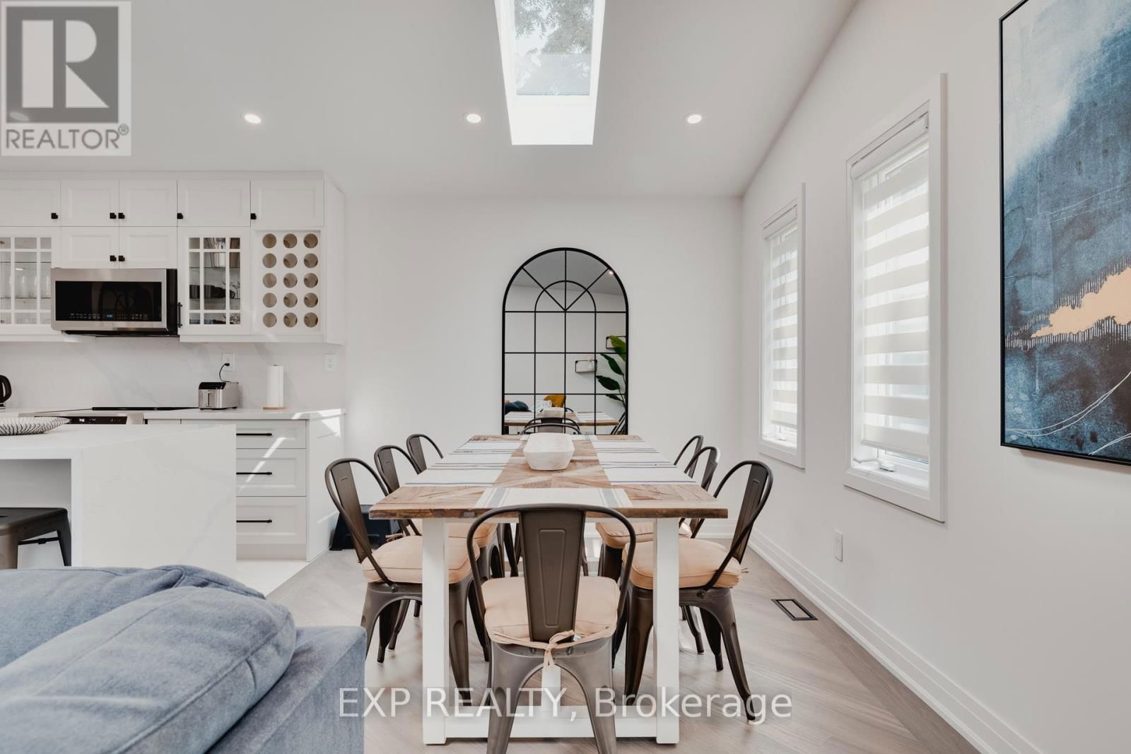 124 BOND STREET NORTH Image 12
