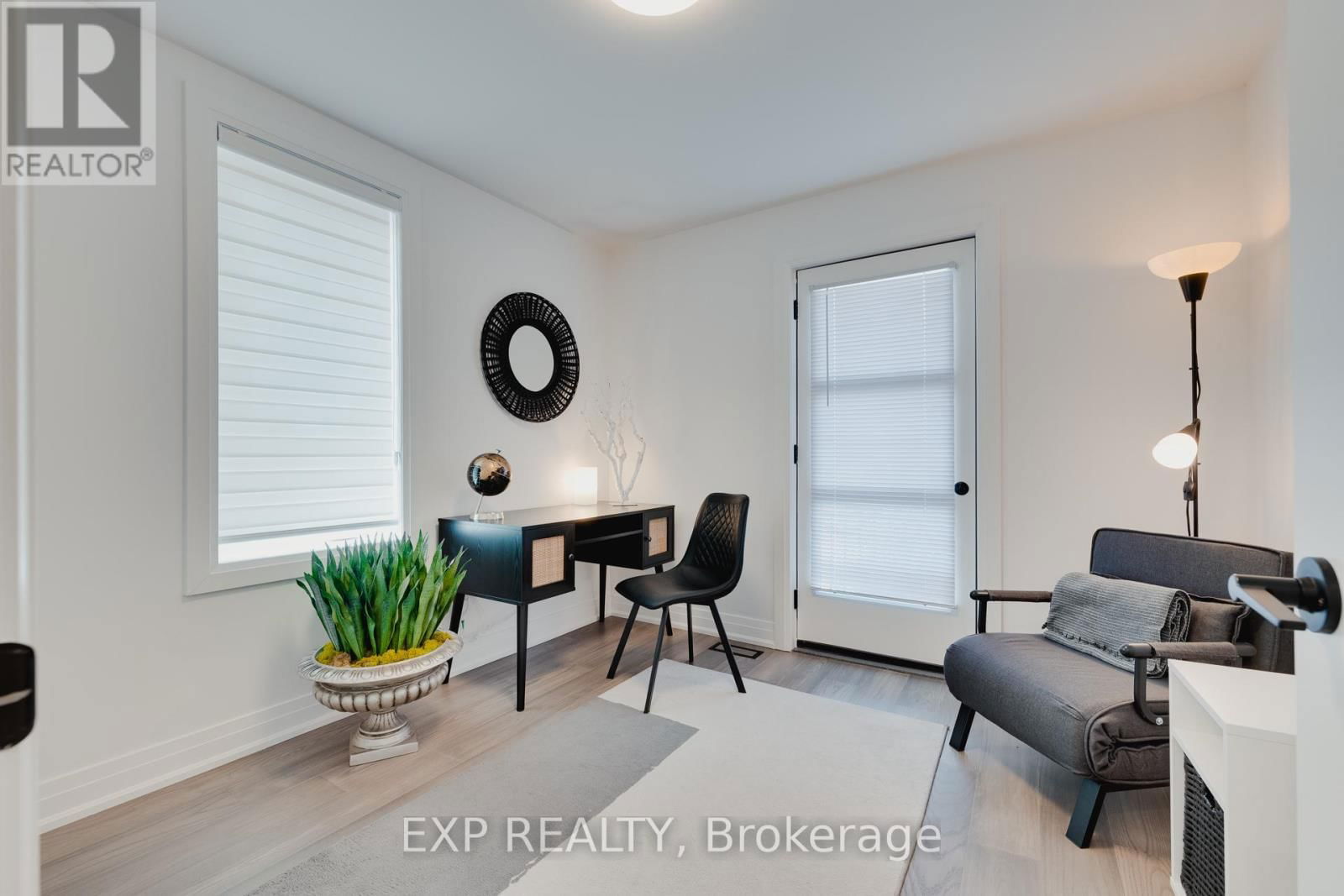 124 BOND STREET NORTH Image 19