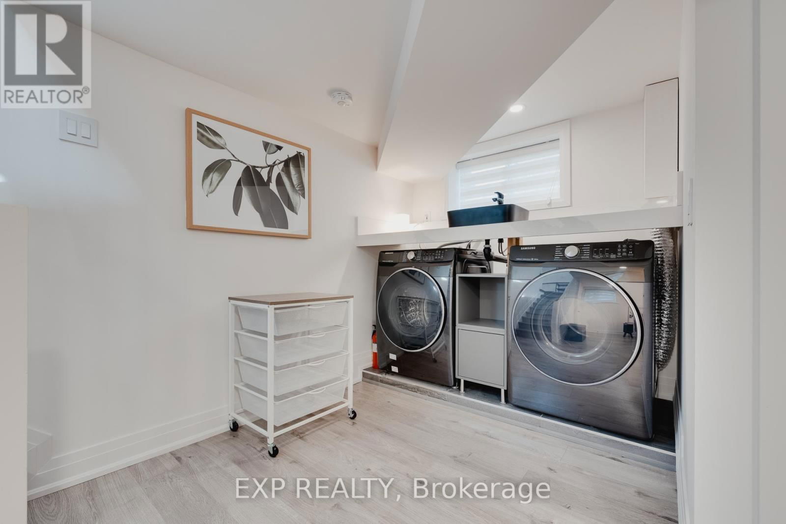124 BOND STREET NORTH Image 21