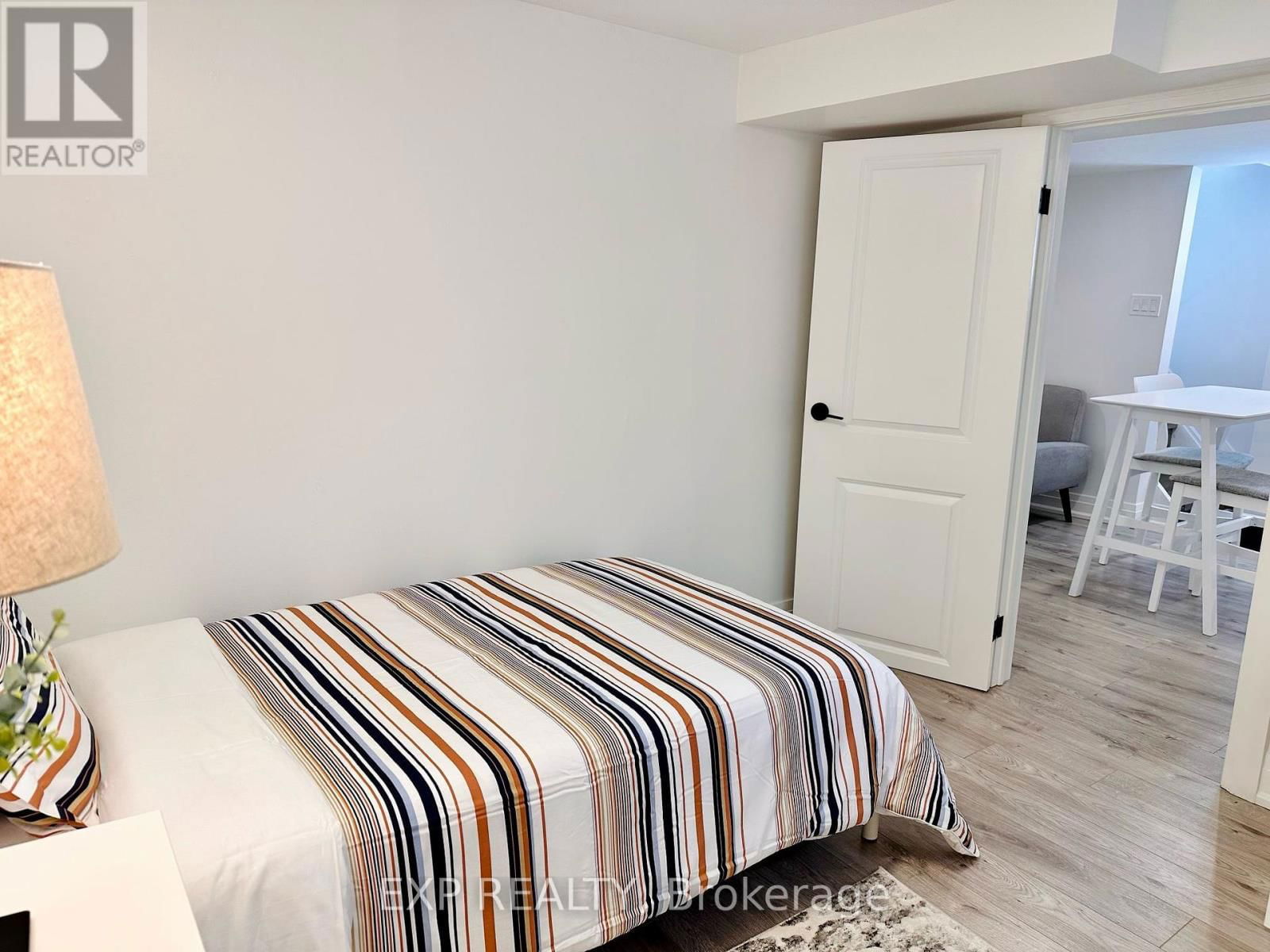 124 BOND STREET NORTH Image 26