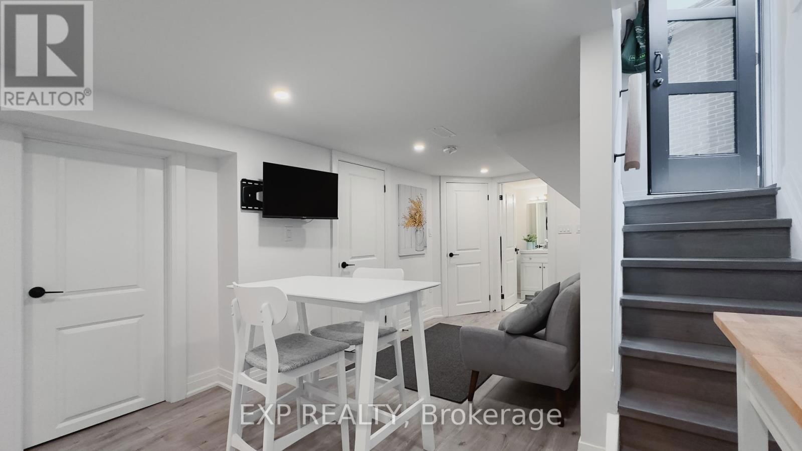 124 BOND STREET NORTH Image 28