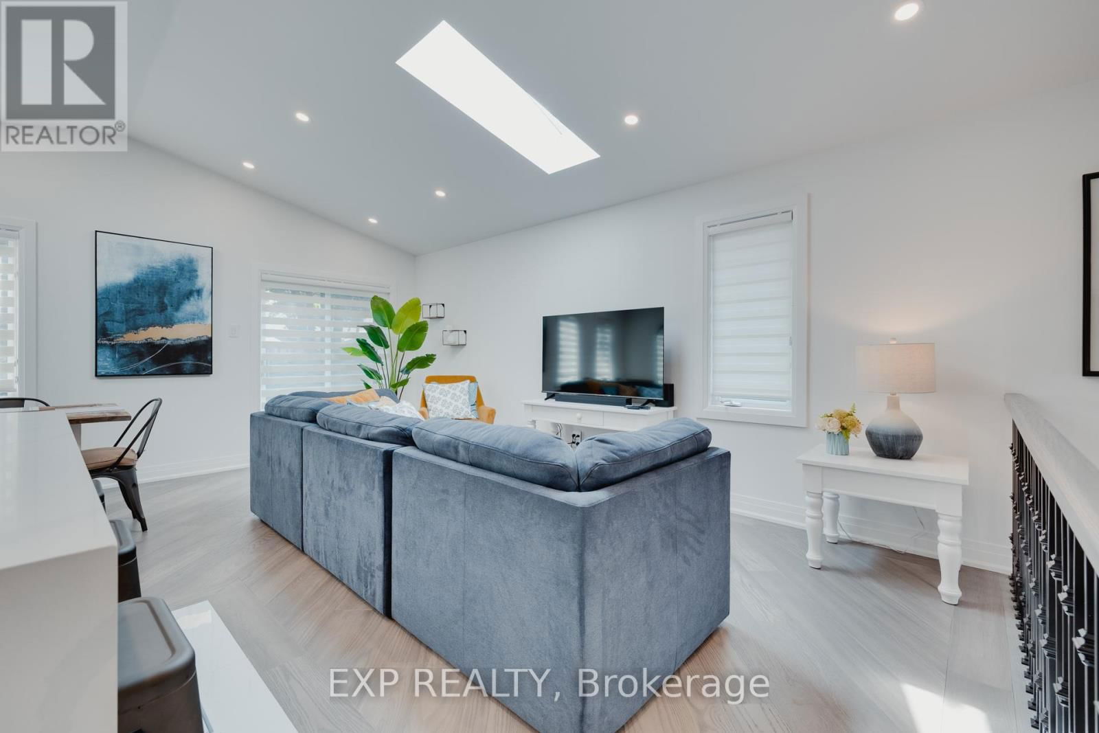 124 BOND STREET NORTH Image 9