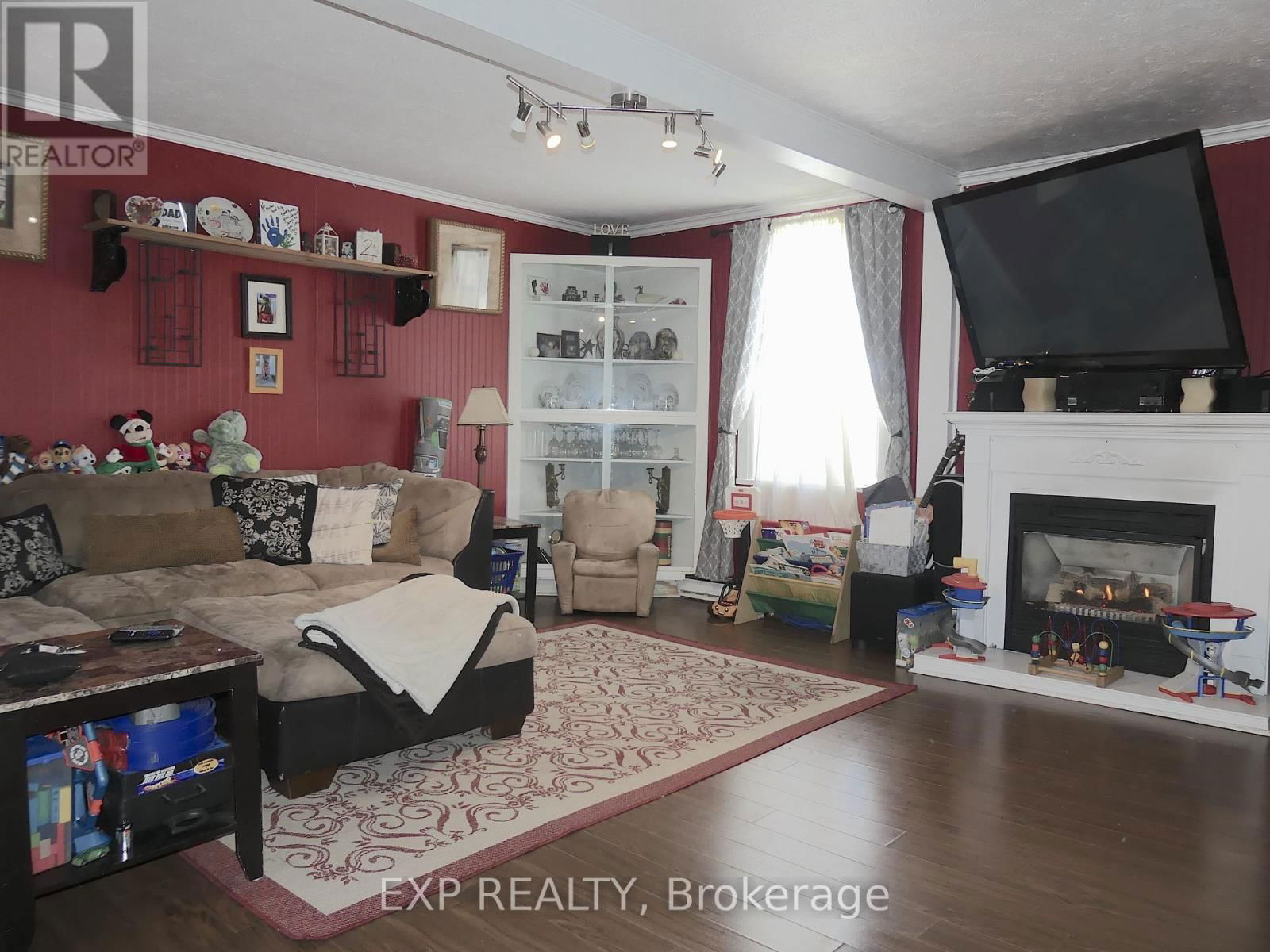 235 RENFREW AVENUE W Image 4