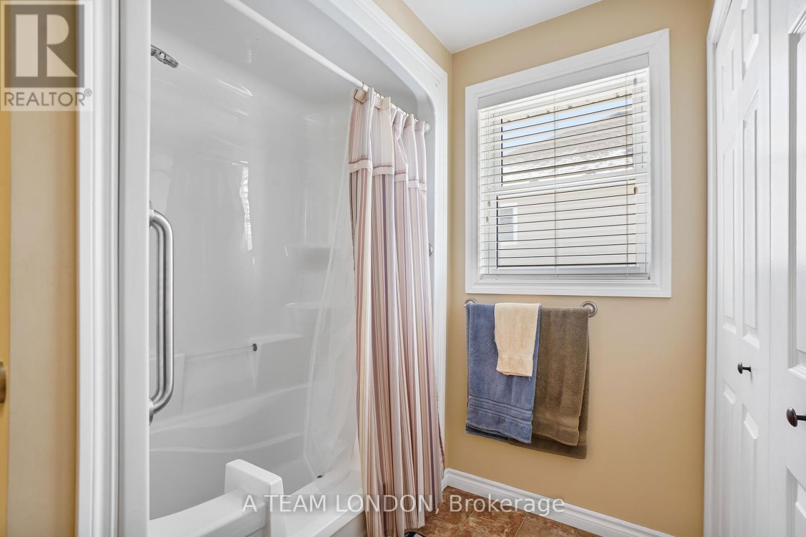 244 SYDENHAM STREET E Image 21