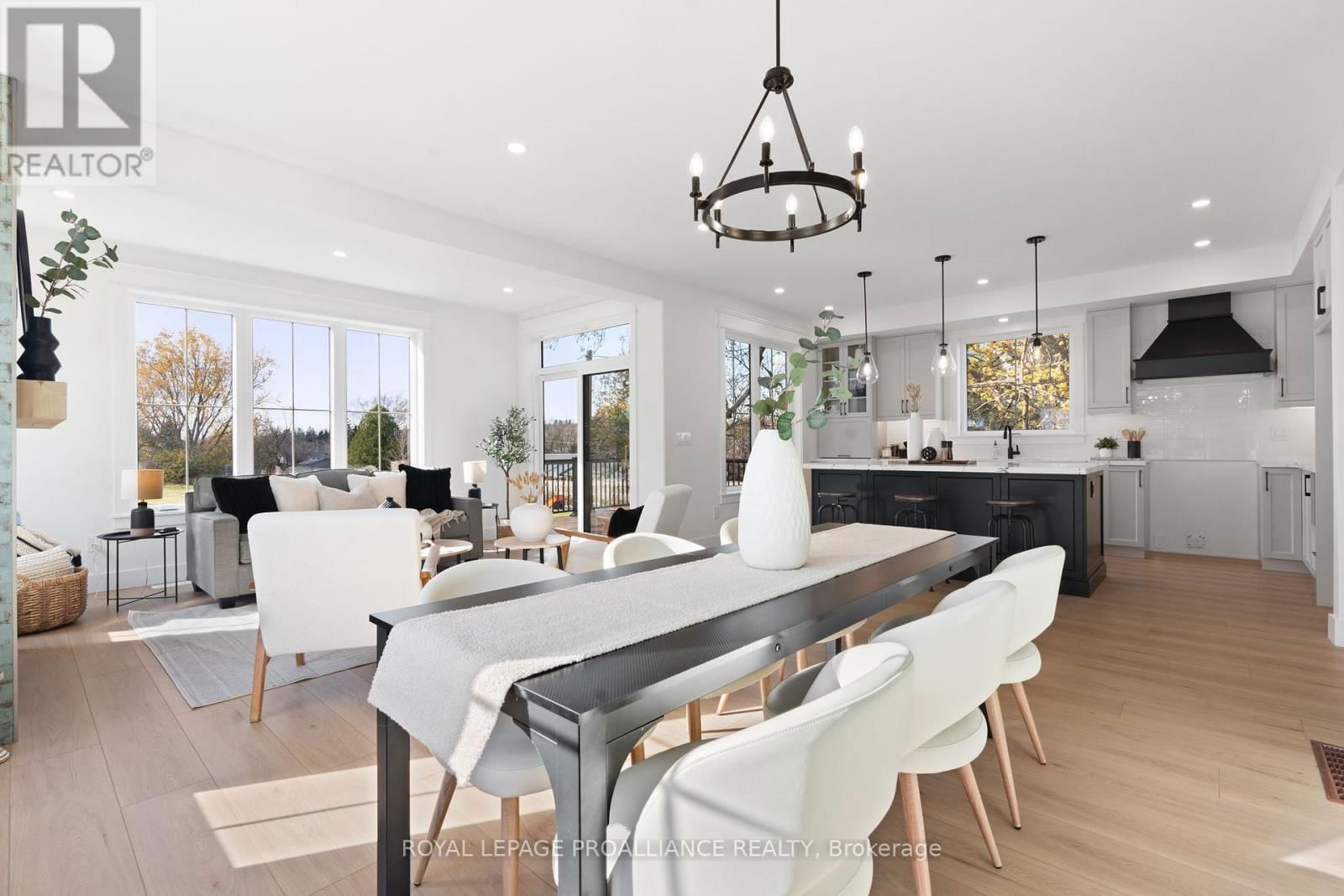 4 HOLLINGSWORTH STREET Image 12