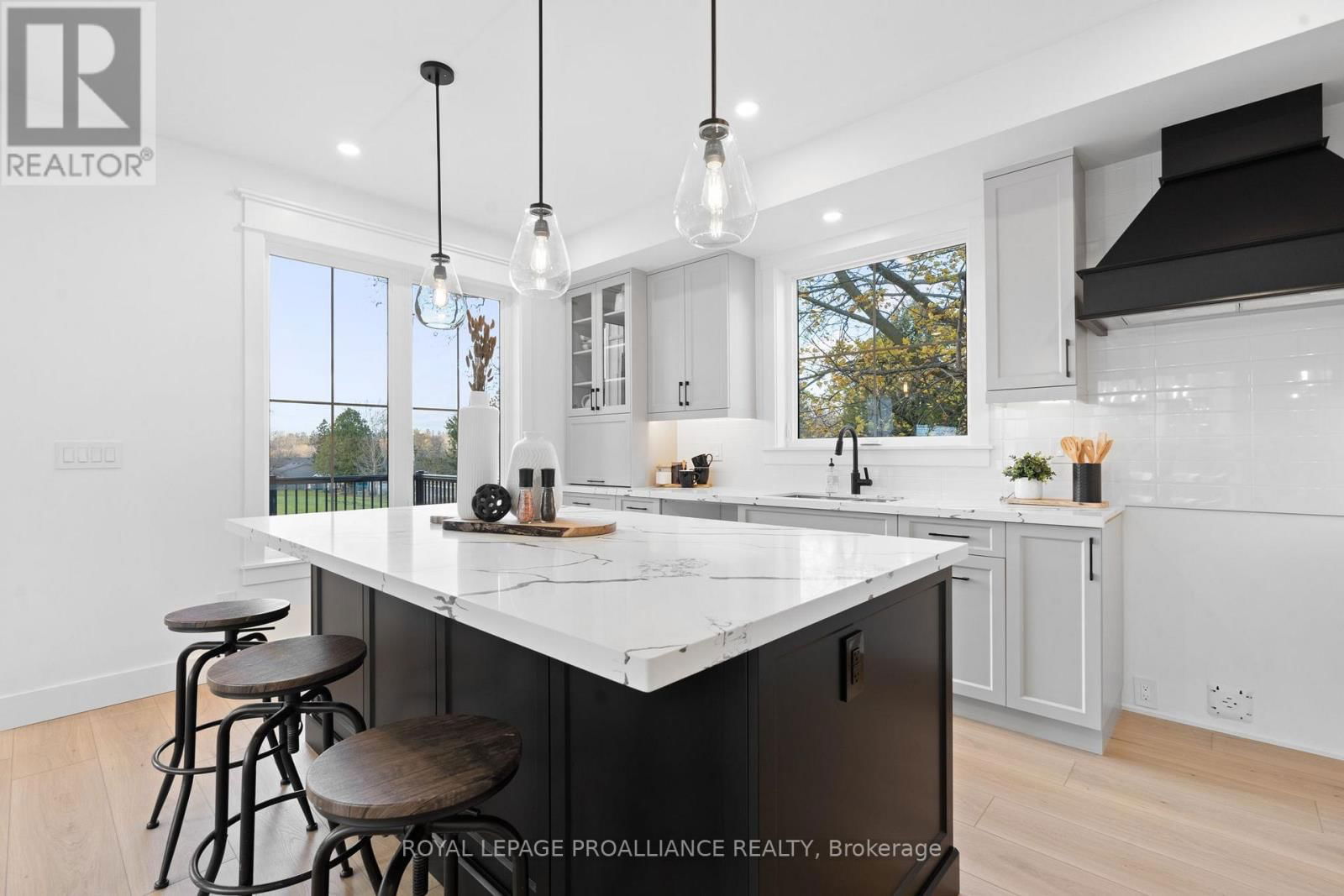 4 HOLLINGSWORTH STREET Image 13