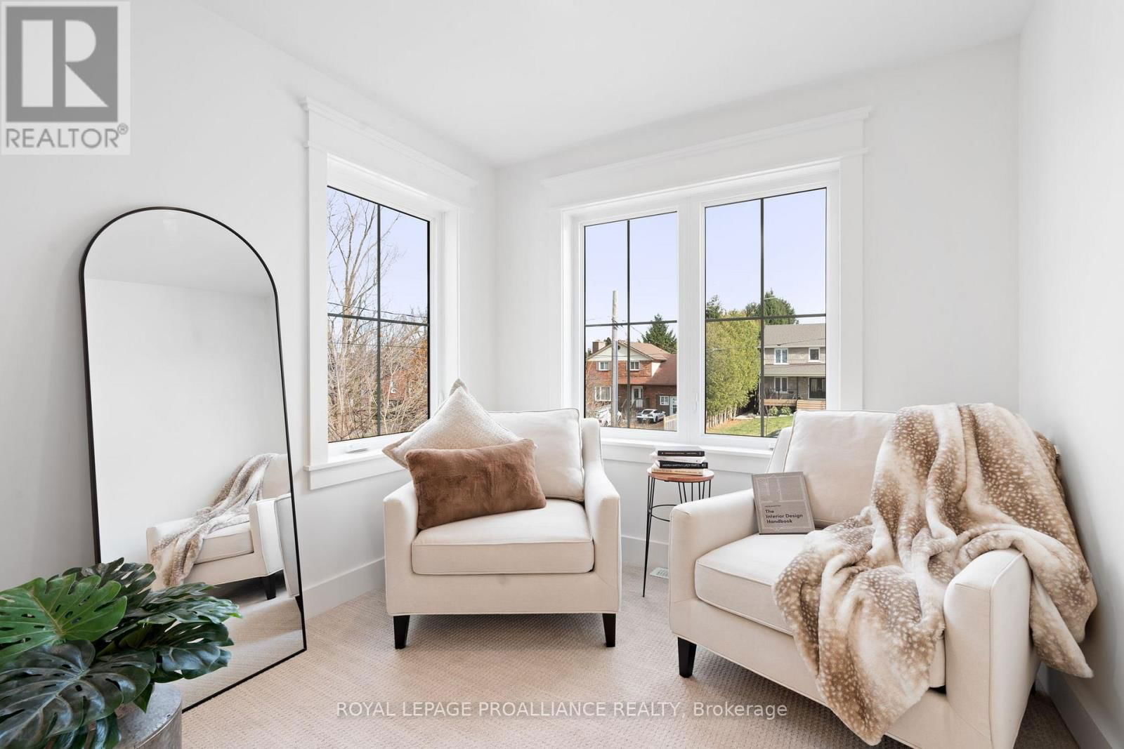 4 HOLLINGSWORTH STREET Image 14