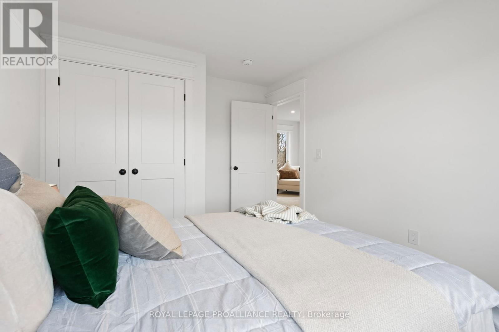 4 HOLLINGSWORTH STREET Image 17