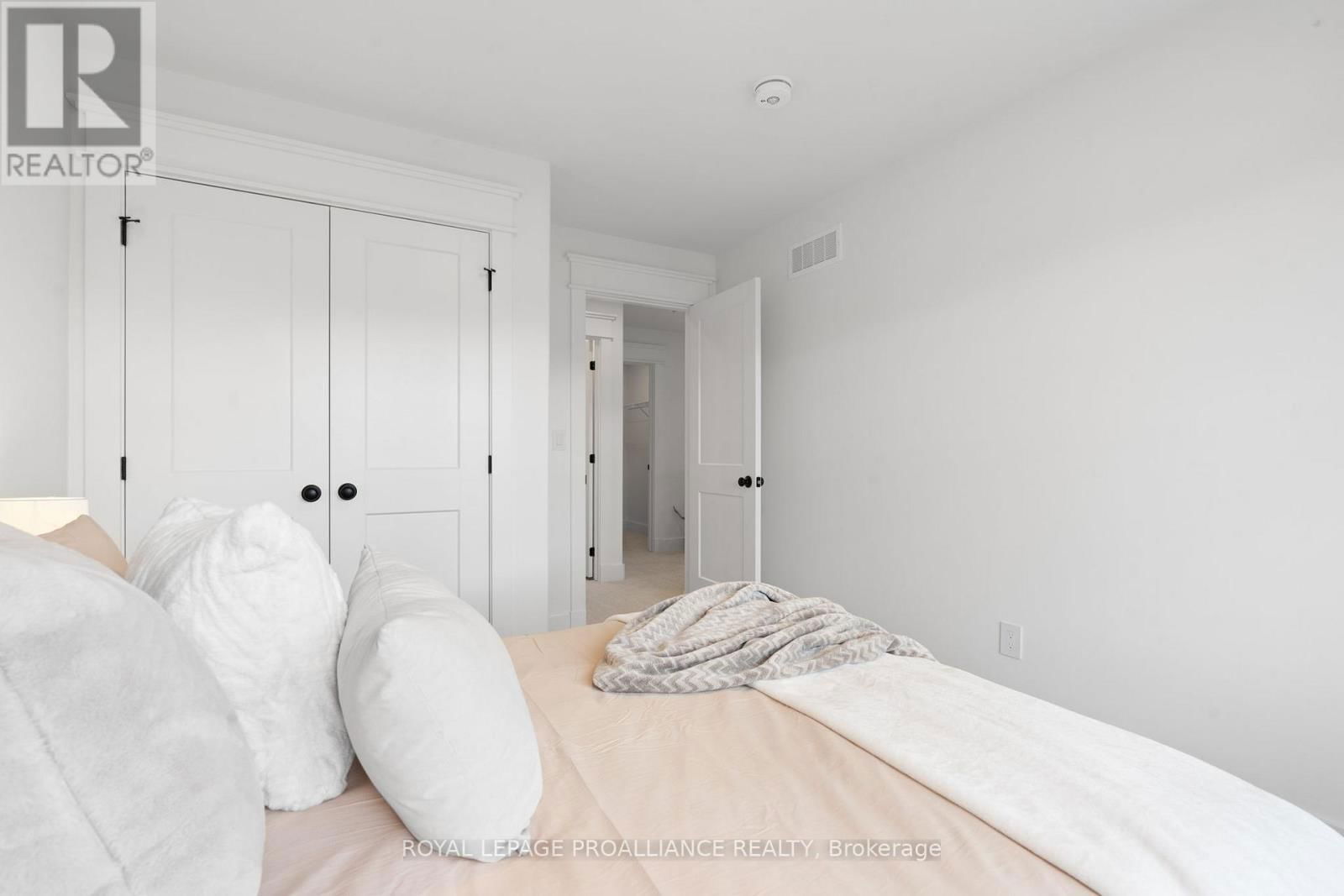 4 HOLLINGSWORTH STREET Image 18