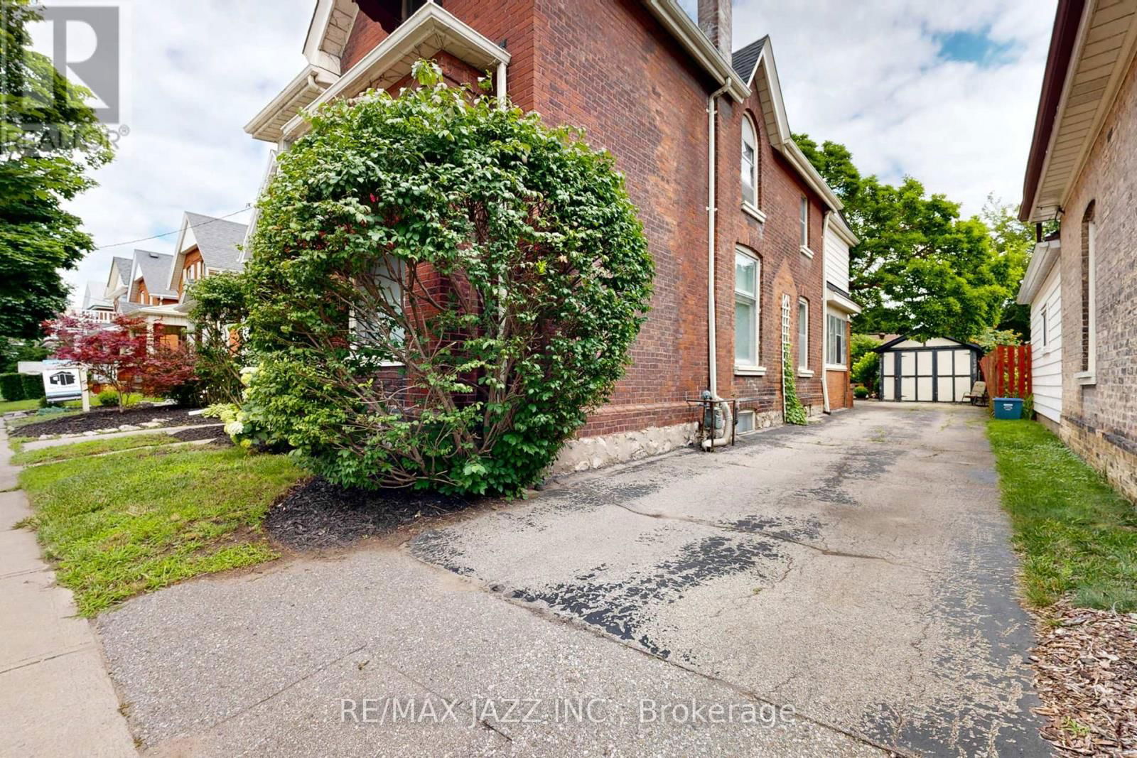 243 BRANT AVENUE Image 34