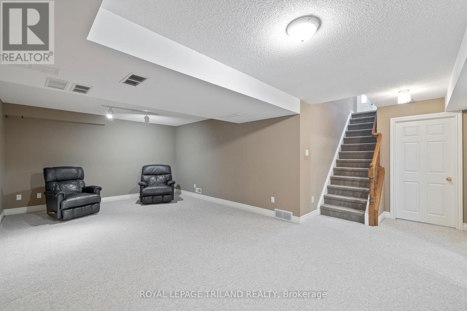 19 - 40 QUINELLA DRIVE Image 20