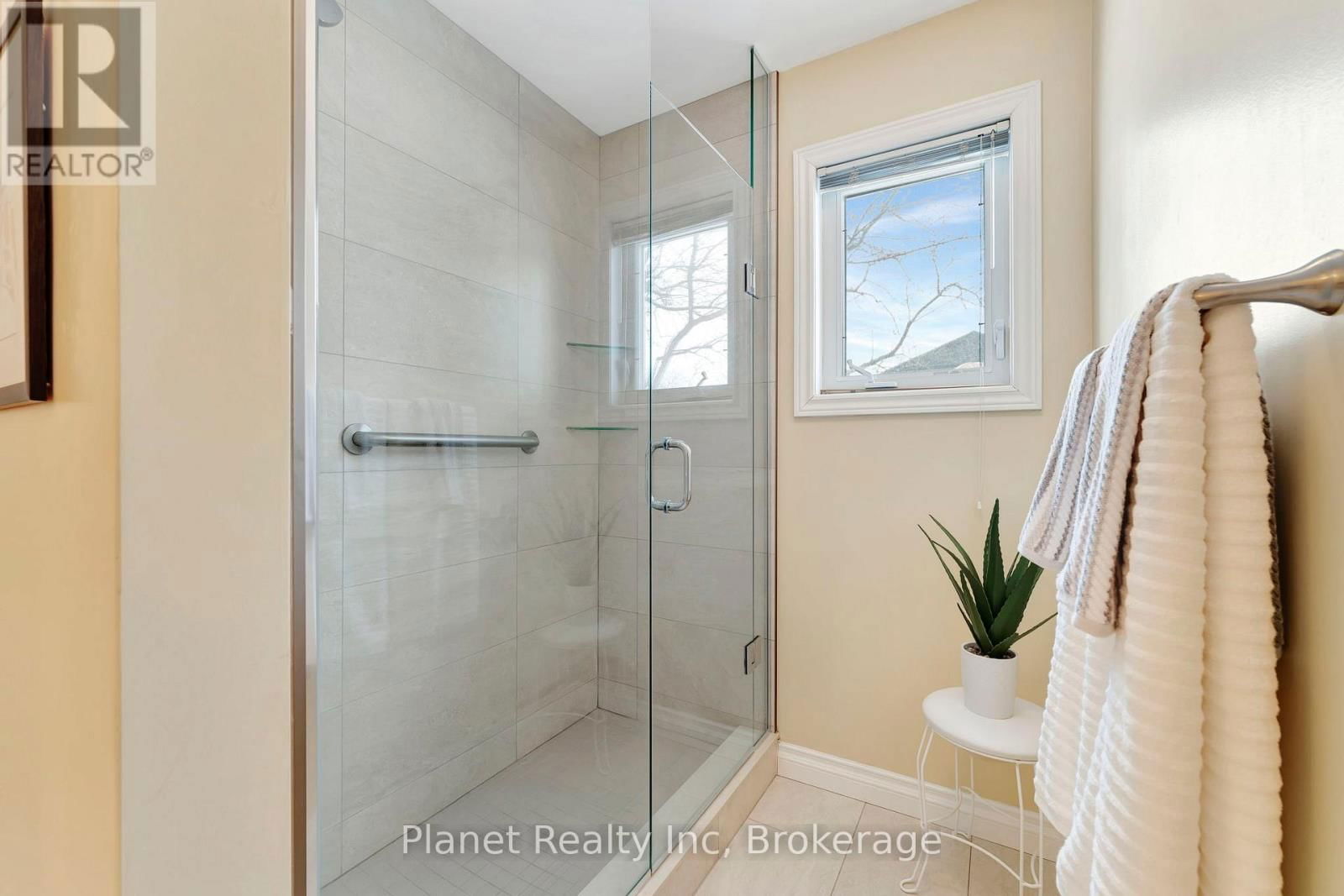 41 ARBORDALE WALK Image 15