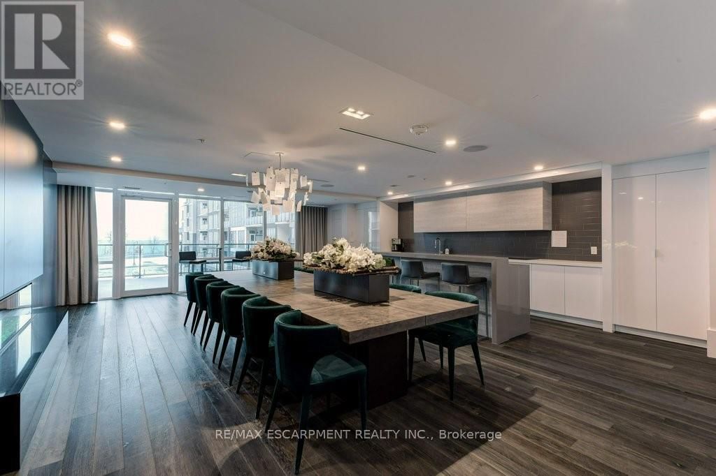 644 - 16 CONCORD PLACE Image 32