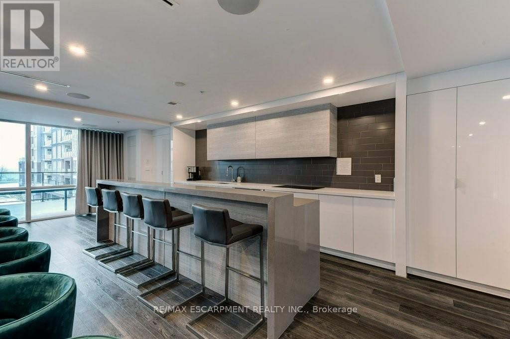 644 - 16 CONCORD PLACE Image 33