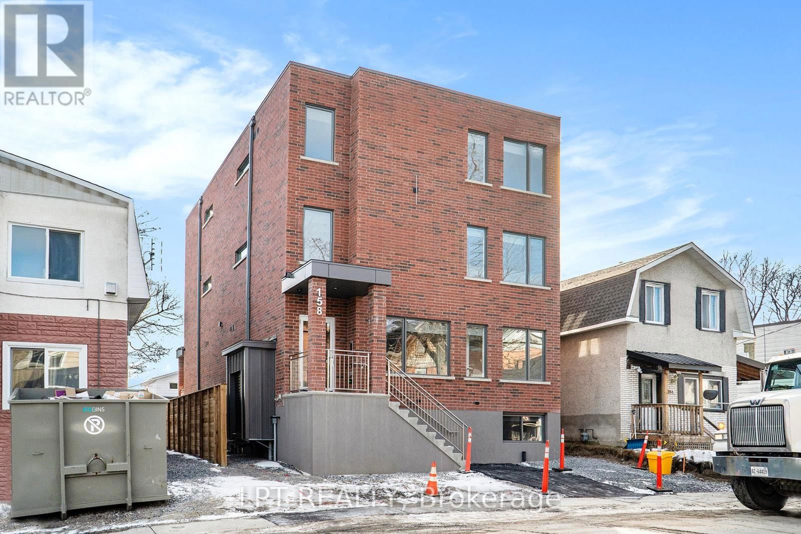 4 - 158 LAVAL STREET Image 1