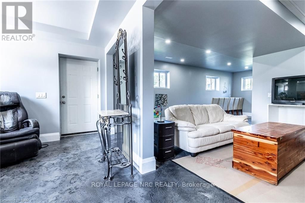 3269 YOUNG AVENUE Image 24