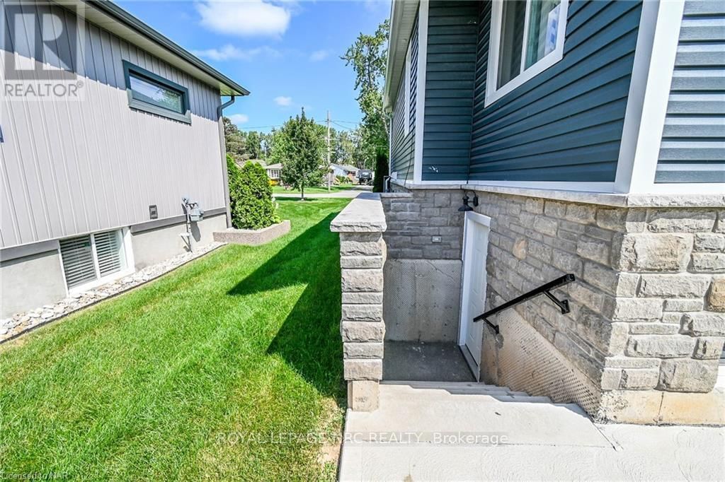3269 YOUNG AVENUE Image 31