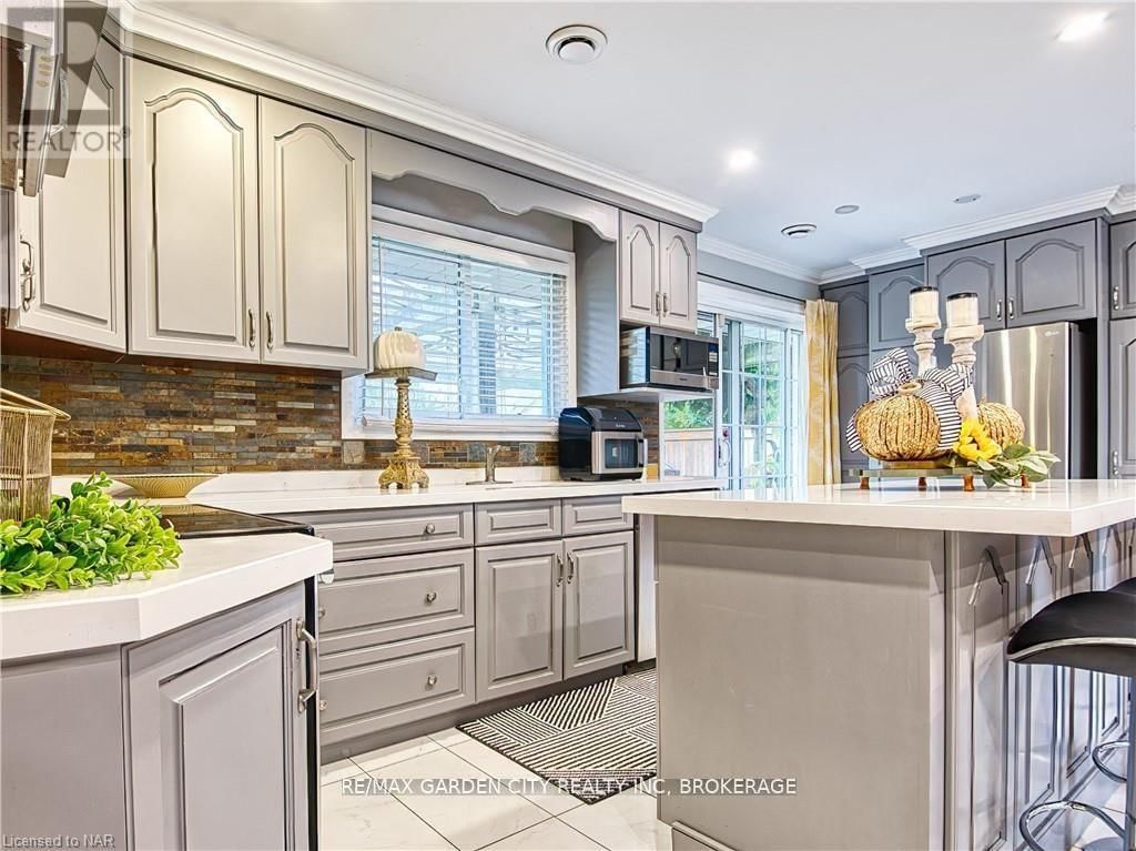 1729 THIRD ST LOUTH Image 16