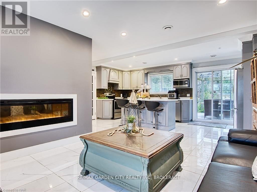 1729 THIRD ST LOUTH Image 19