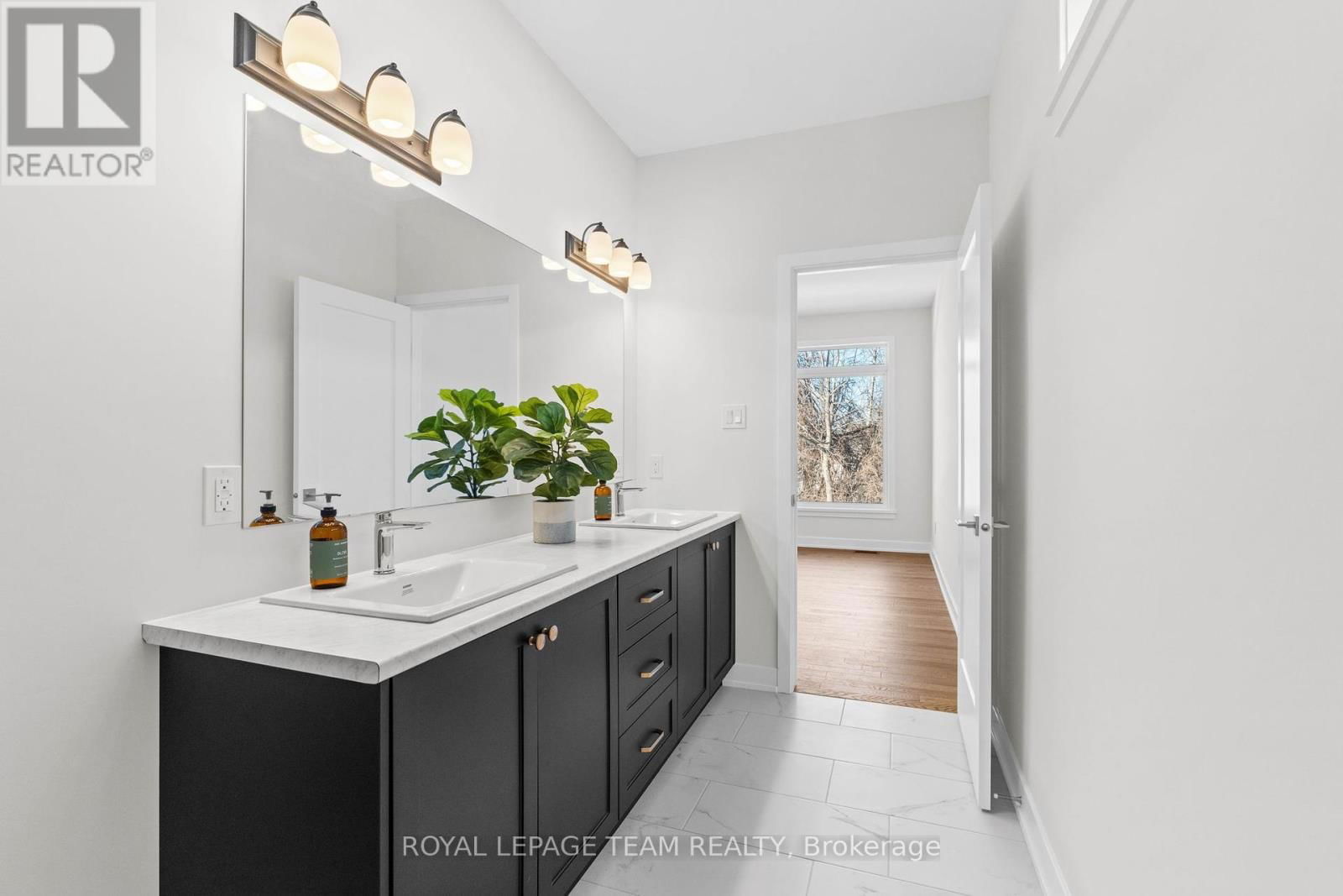 1058 TURNER DRIVE Image 28