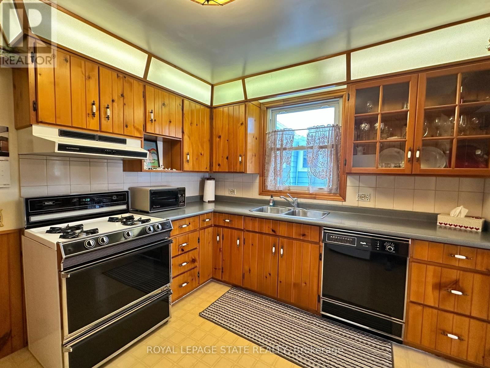 415 GRIFFITH STREET Image 10